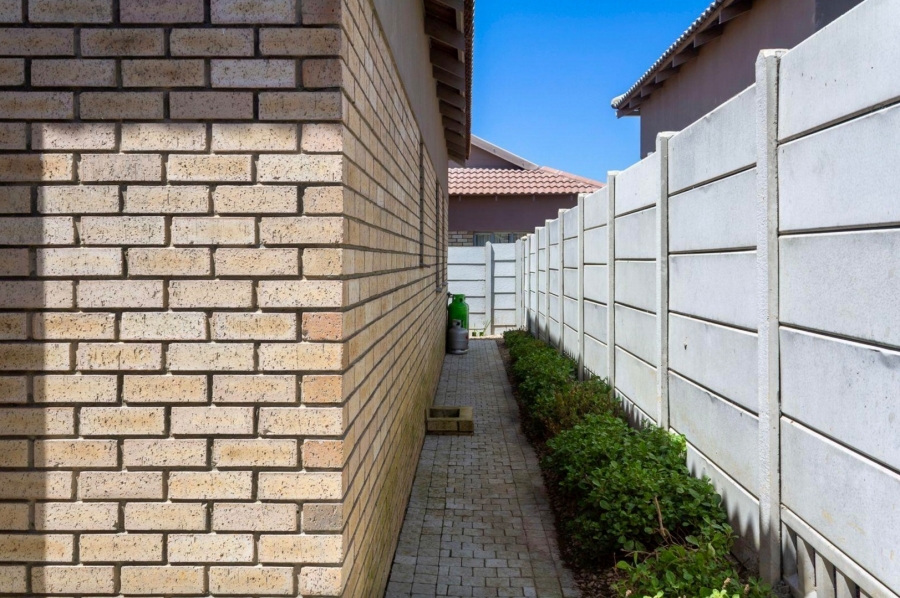 3 Bedroom Property for Sale in Mooikloof Country Estate Western Cape